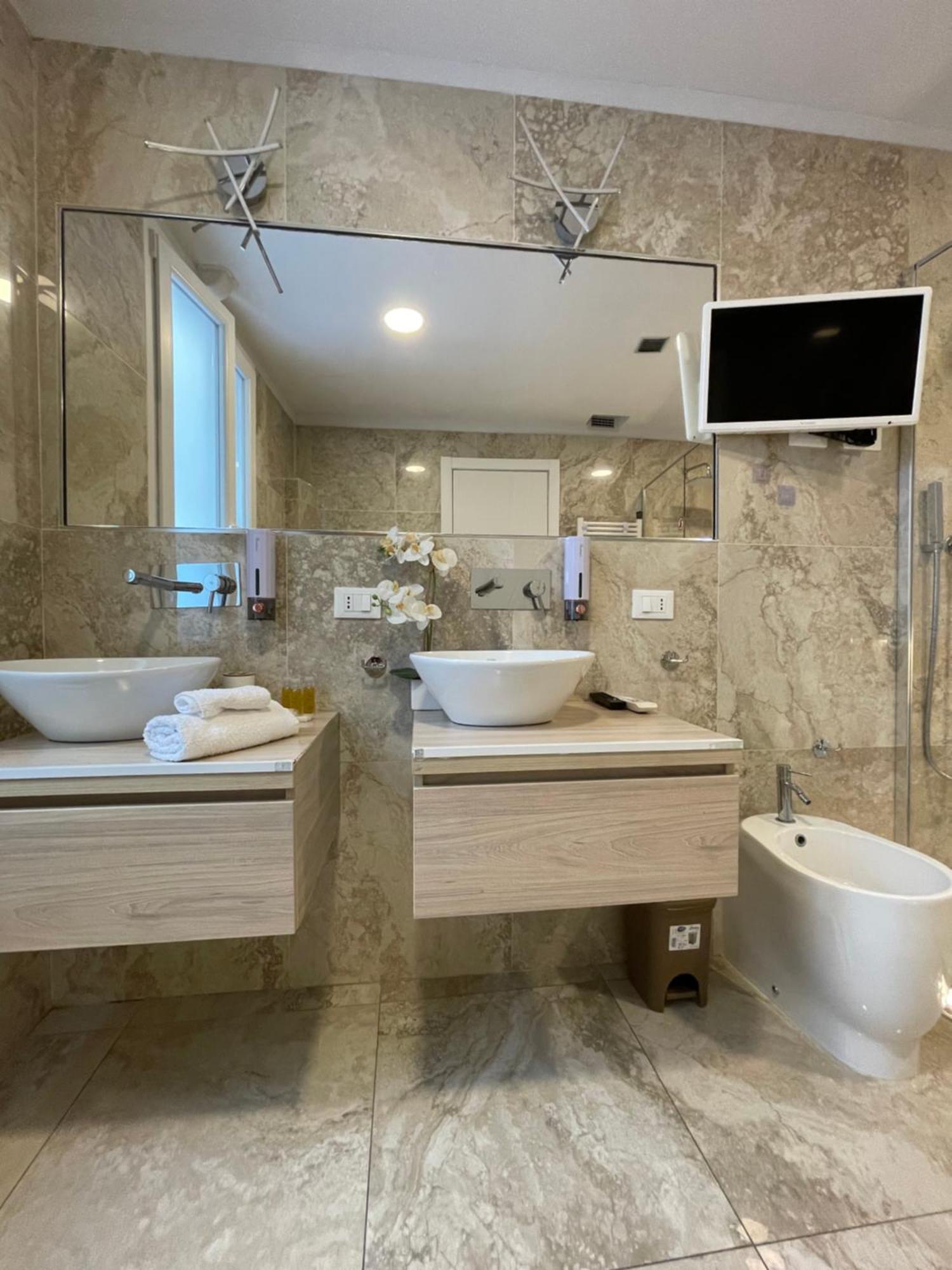 Luxury 1 Al Duomo Di Parma Διαμέρισμα Εξωτερικό φωτογραφία